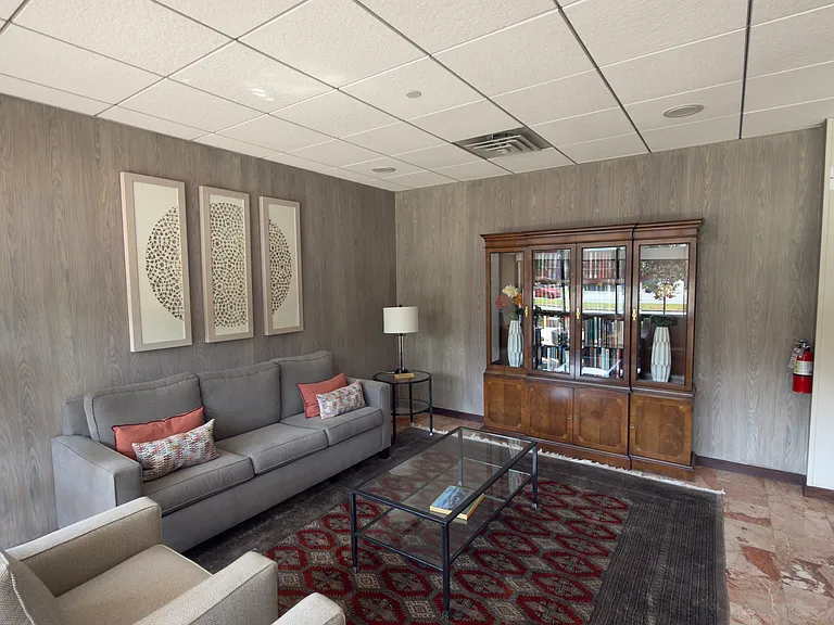 Chelsea Condos — Photo 72