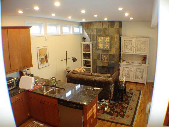3rd image of 1509 W Wellington Ave