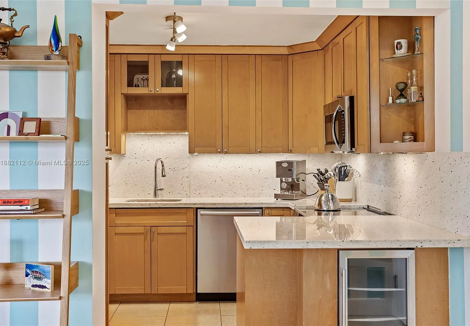 2 bed, 1320 sqft, $5,000 — Photo 2
