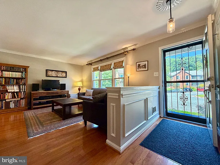 7911 Yancey Dr — Photo 2