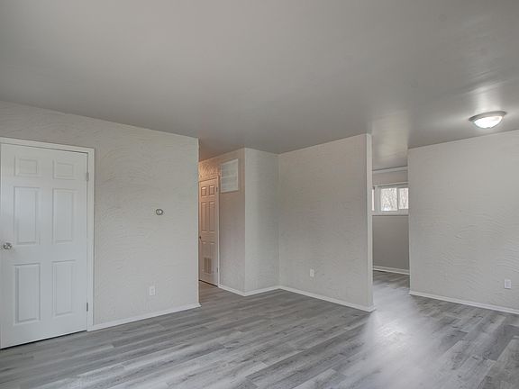4th image of 940 Mount St