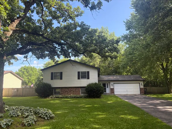 9513 Ballard Rd, Crystal Lake, IL 60014