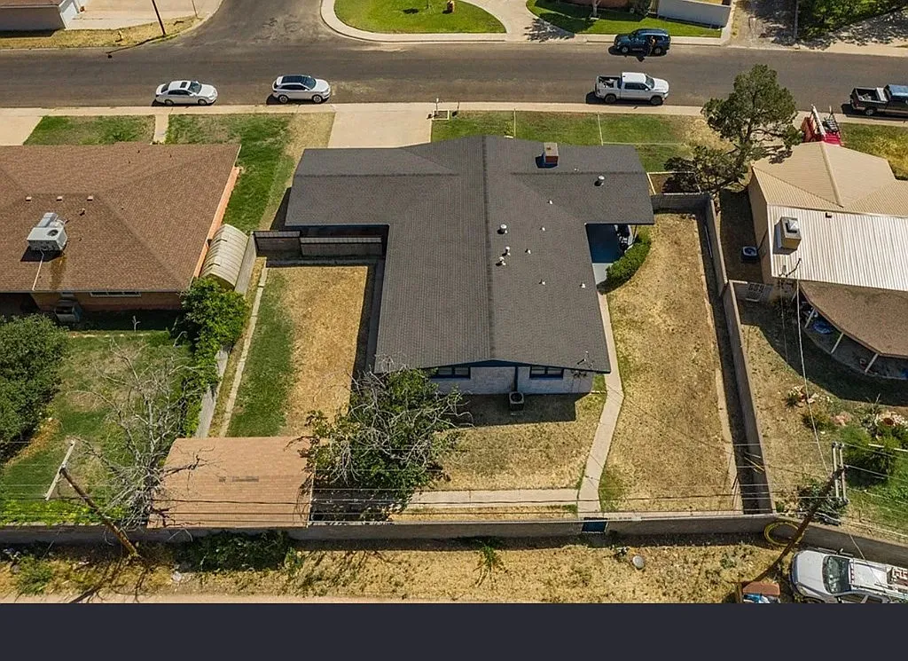 Building Photo - 3009 N Century Ave