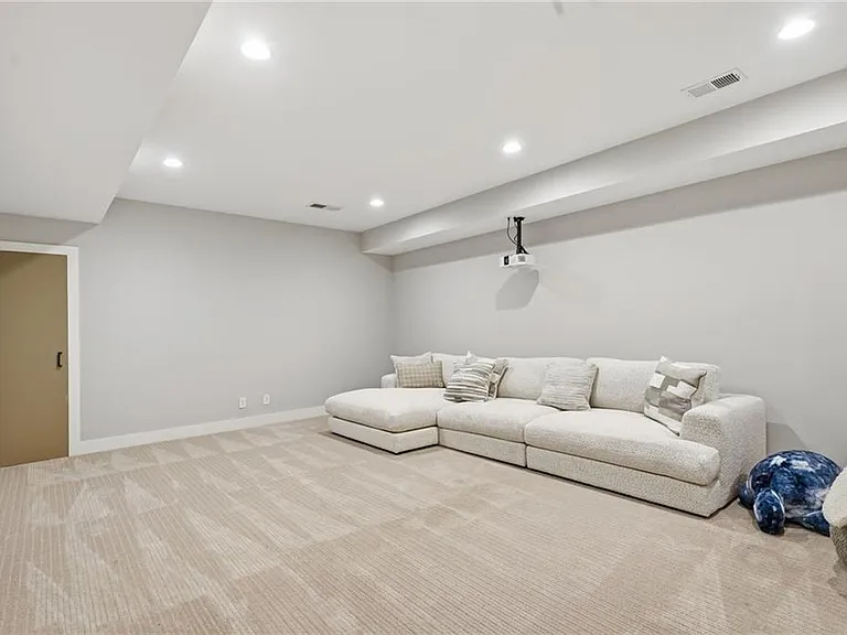 4373 Wieuca Rd NE — Photo 35