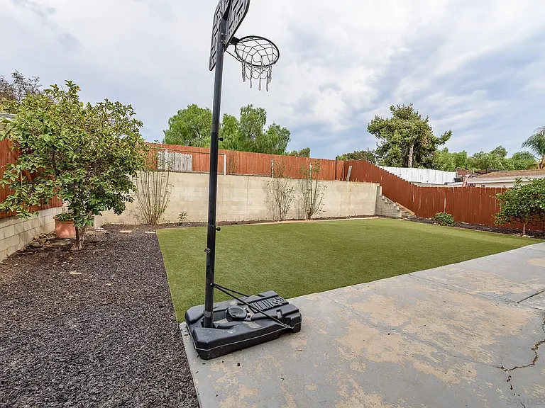 1045 Fuchsia Ln — Photo 29