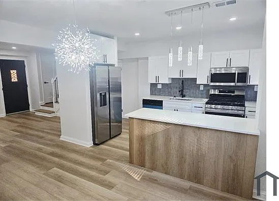 4 bed, $2,460 — Photo 3