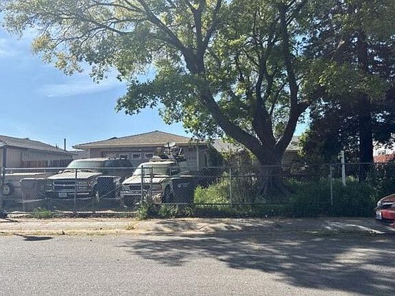 2nd image of 4449 Baumgart Way