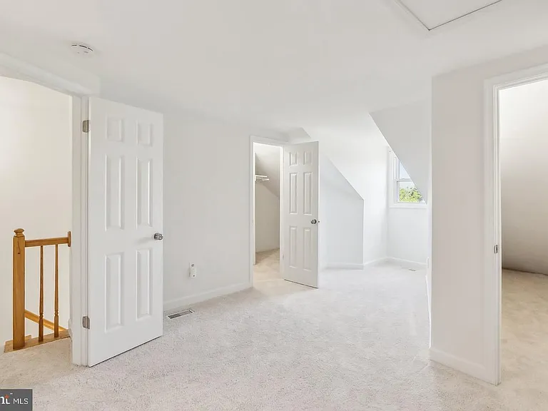 695 W Glebe Rd — Photo 23