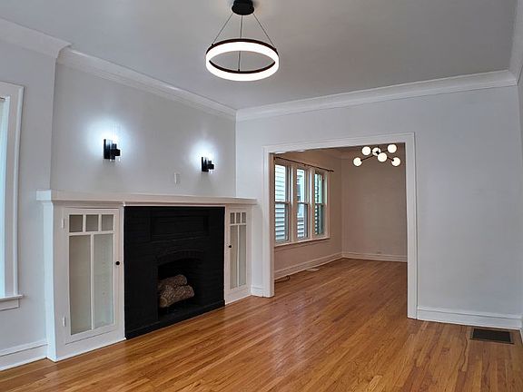 3rd image of 6740 S Laflin St