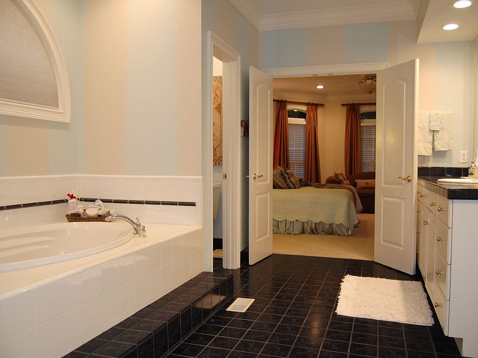 Grand master bathroom