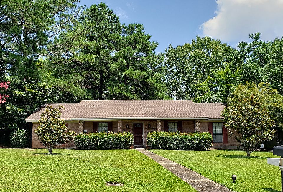 Lovely landscaped frontage