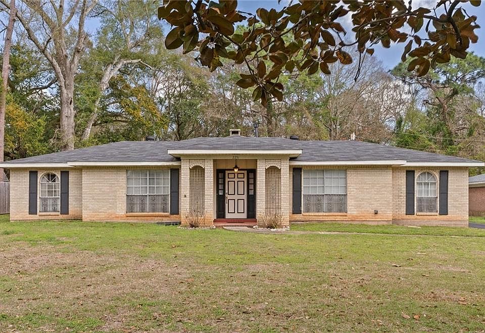 1st image of 2251 Hillcrest Rd