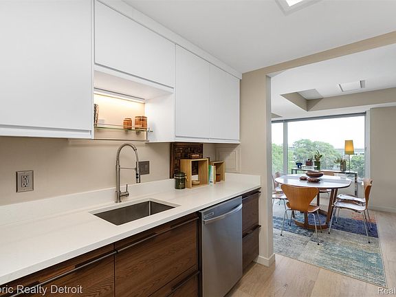 5th image of 1300 E Lafayette St APT 307