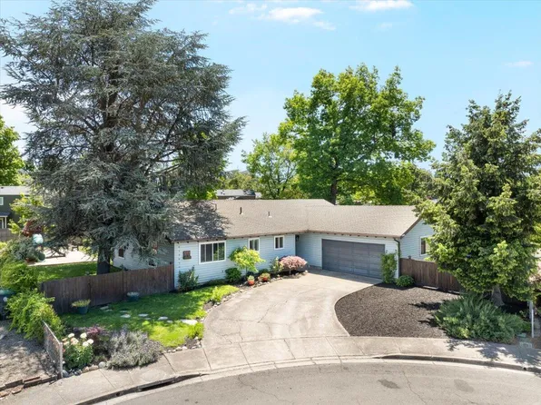 597 Magenta Cir, Medford, OR 97504