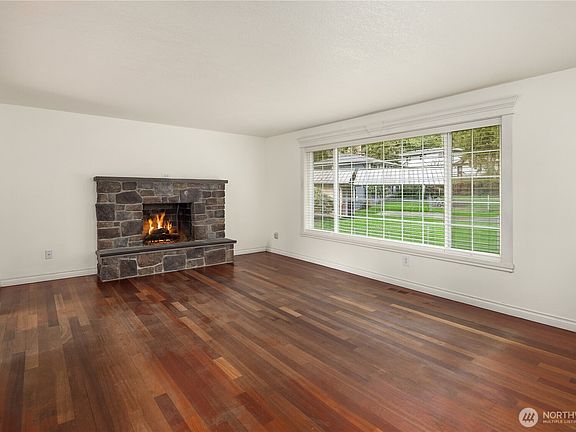 4th image of 1211 121st Avenue SE