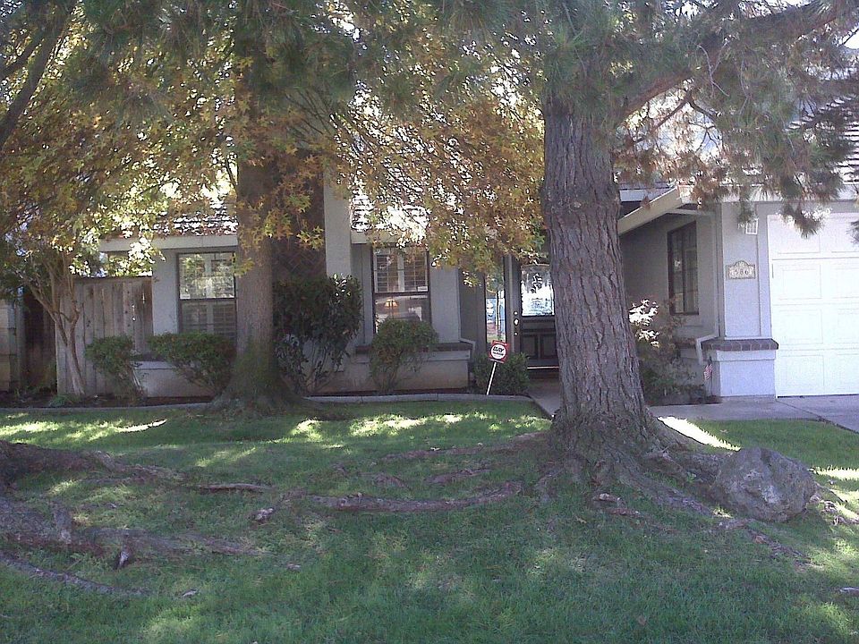 Quiet country living is waiting for you! 