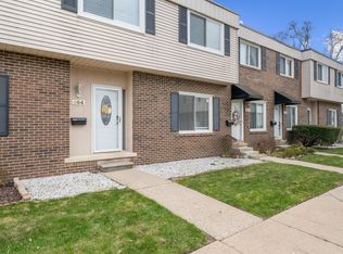 504 Estrada Dr, Belleville, MI 48111
