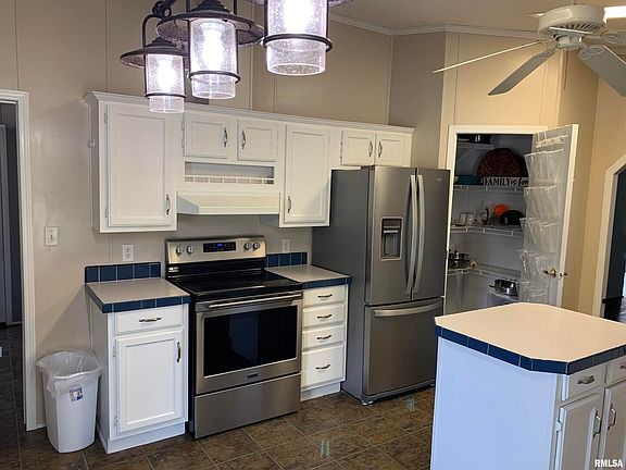 3rd image of 1105 Janet Ln