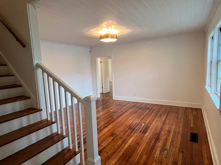 516 N Park St — Photo 6