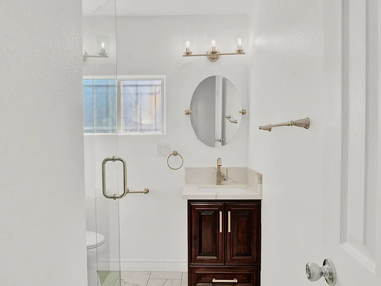 2239 W Lincoln St — Photo 17