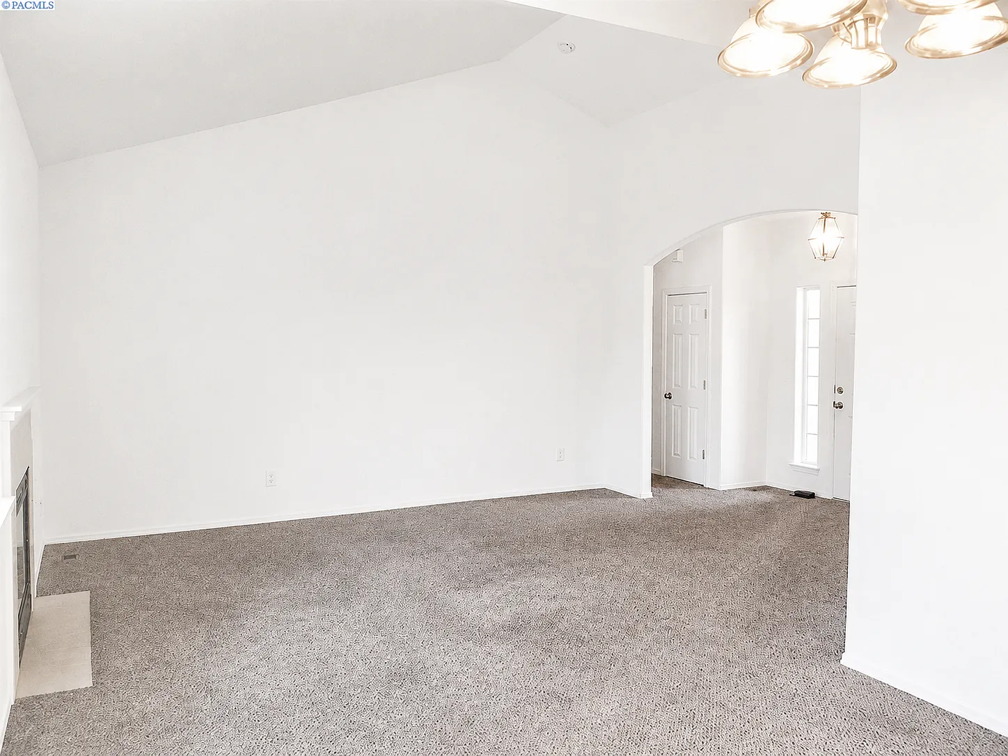 3 bed, 1261 sqft, $2,295 — Photo 3