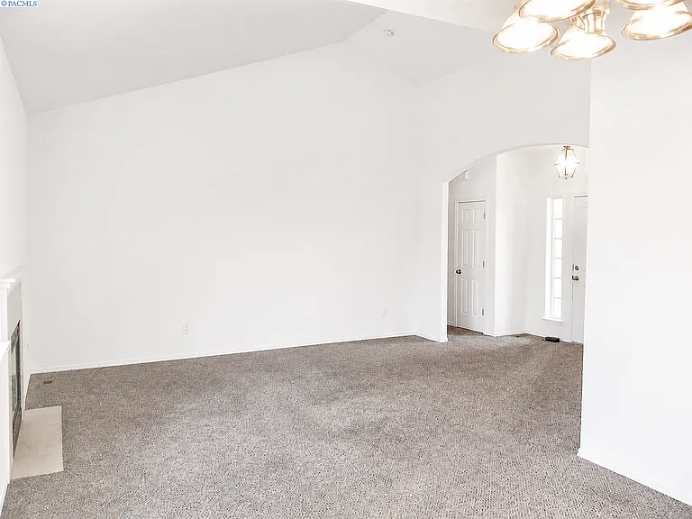 8412 Hudson Ct — Photo 3