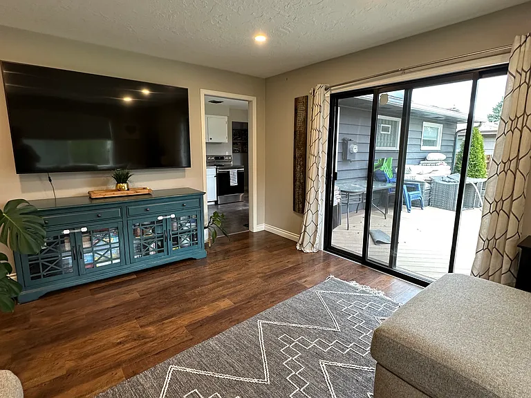 519 W Barnes Rd — Photo 10