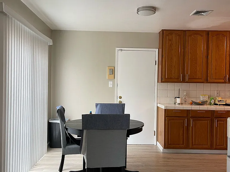 108 Saunders Dr — Photo 2