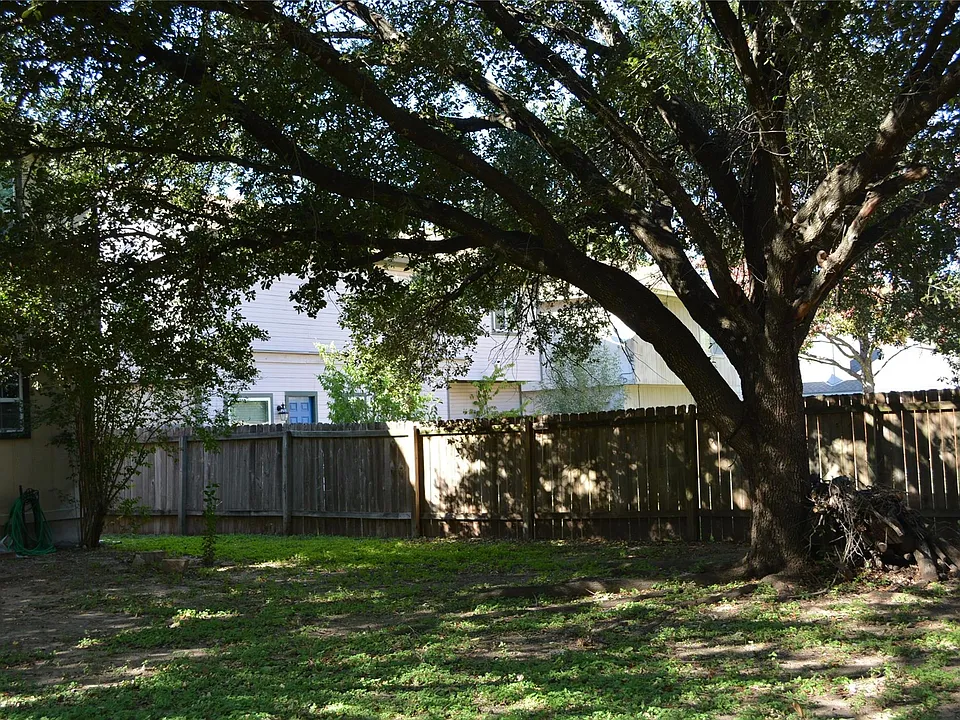13703 Cambourne Dr