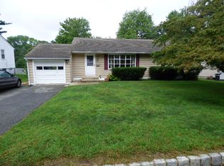 5 Valley View Dr, Mine Hill, NJ 07803