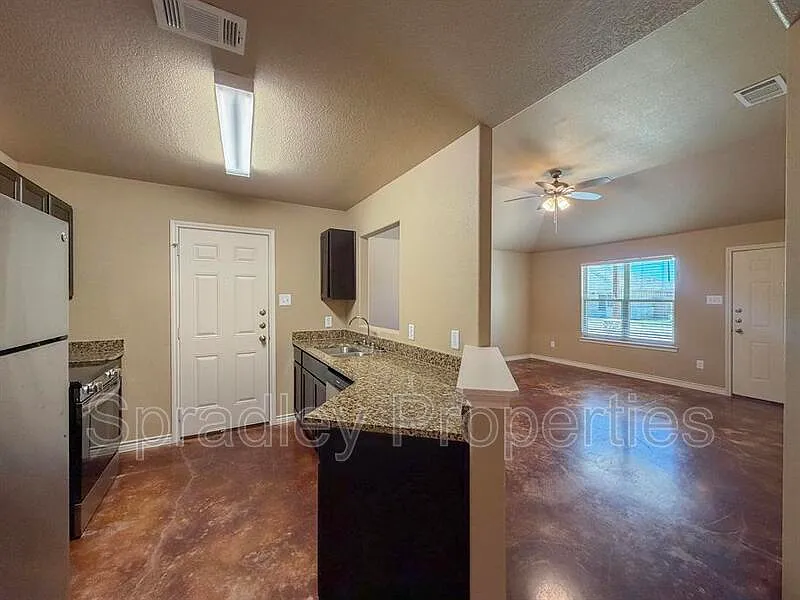 3 bed, 2.0 bath, 1293 sqft, $1,395 — Photo 3