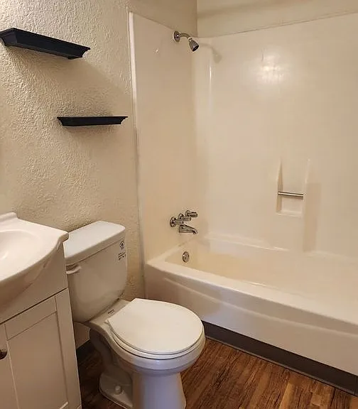 Windwood Manor — Photo 27