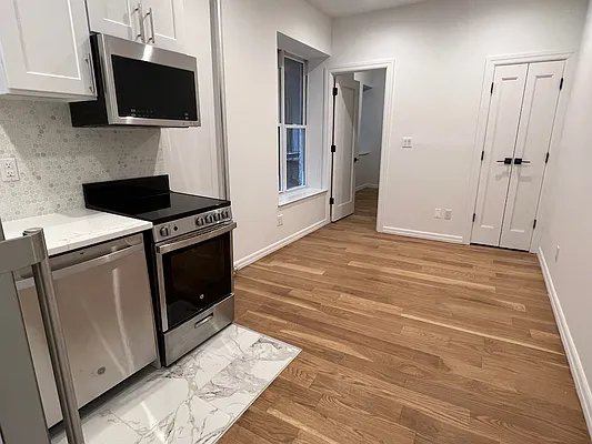 Rented by J PRESTON AND ASSOCIATES INC | media 25