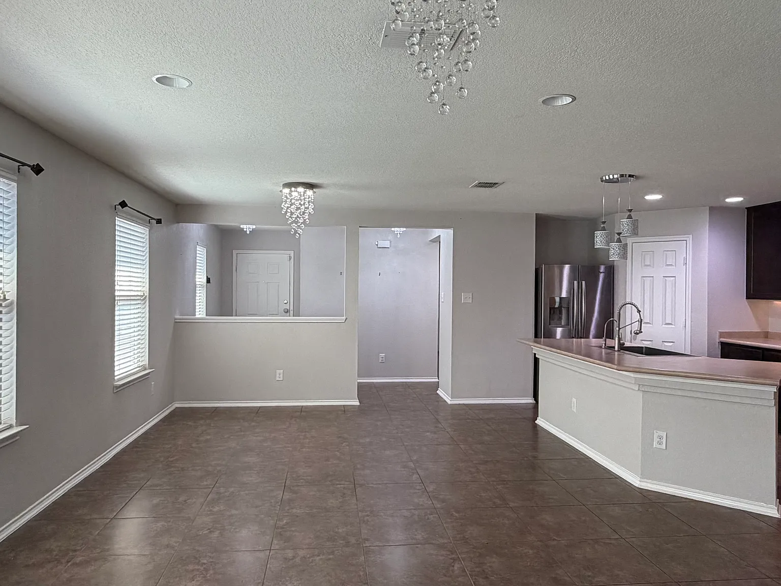 3 bed, 1702 sqft, $1,850 — Photo 3