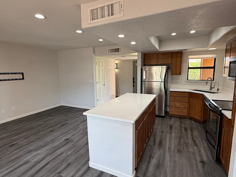 6651 N Campbell Ave #207
