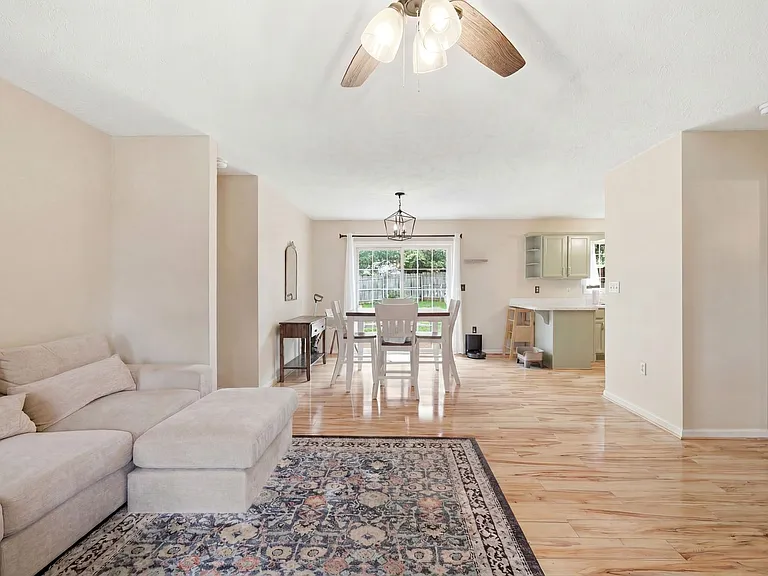 75 Brendan Ln — Photo 2