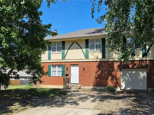 6949 NW Chapel Woods Ln, Kansas City, MO 64152