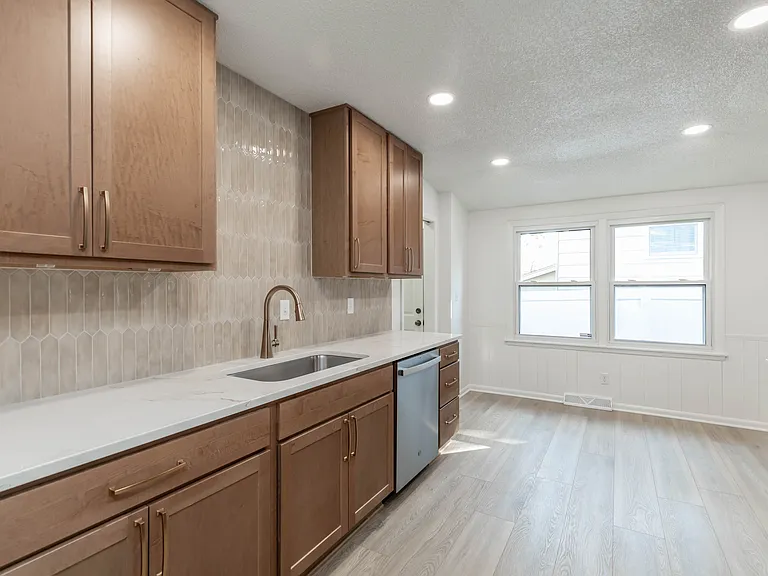 6522 Lincoln Ave — Photo 9
