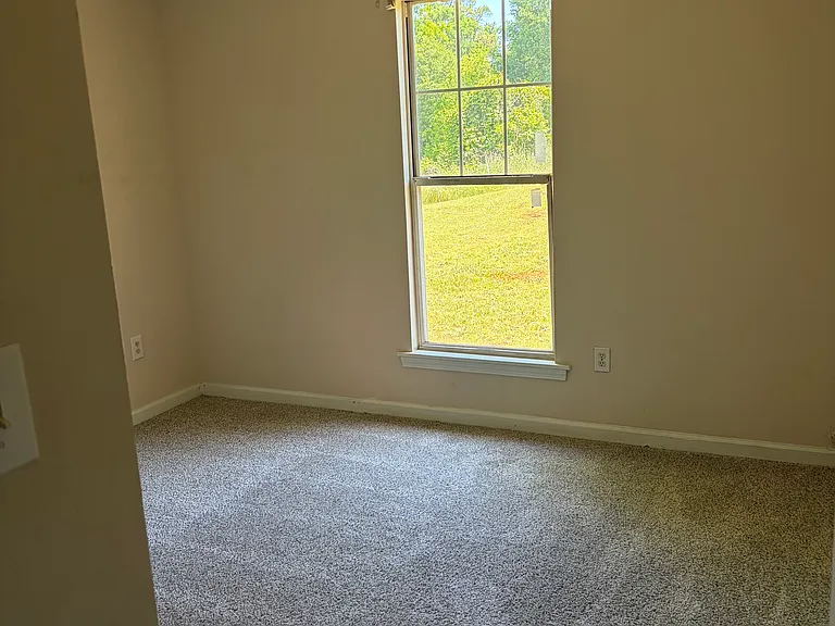 1302 Phyllis Dr #B — Photo 4
