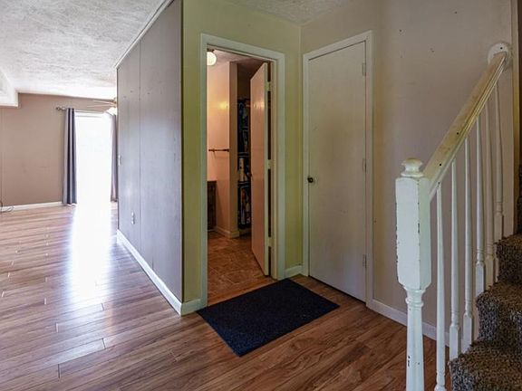 4th image of 16603 Lee St