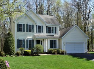 4 Candiwood Ct, Clifton Park, NY 12065