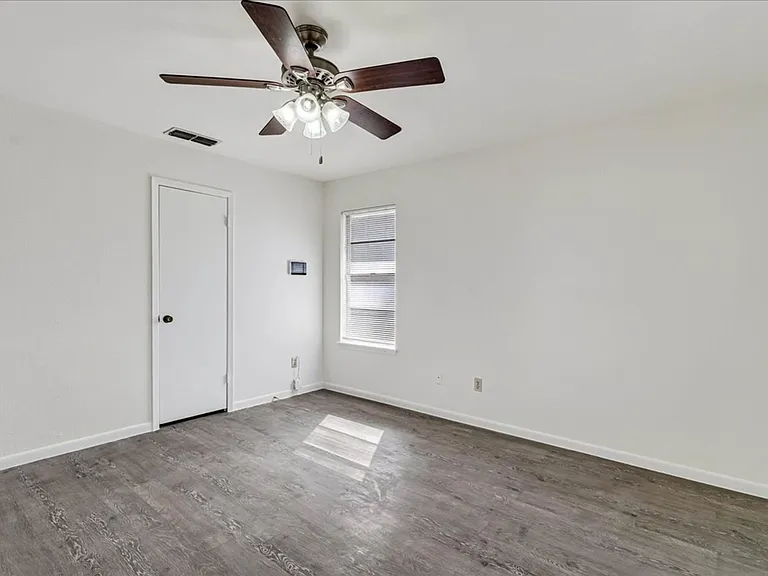 1622 La Joya St — Photo 5