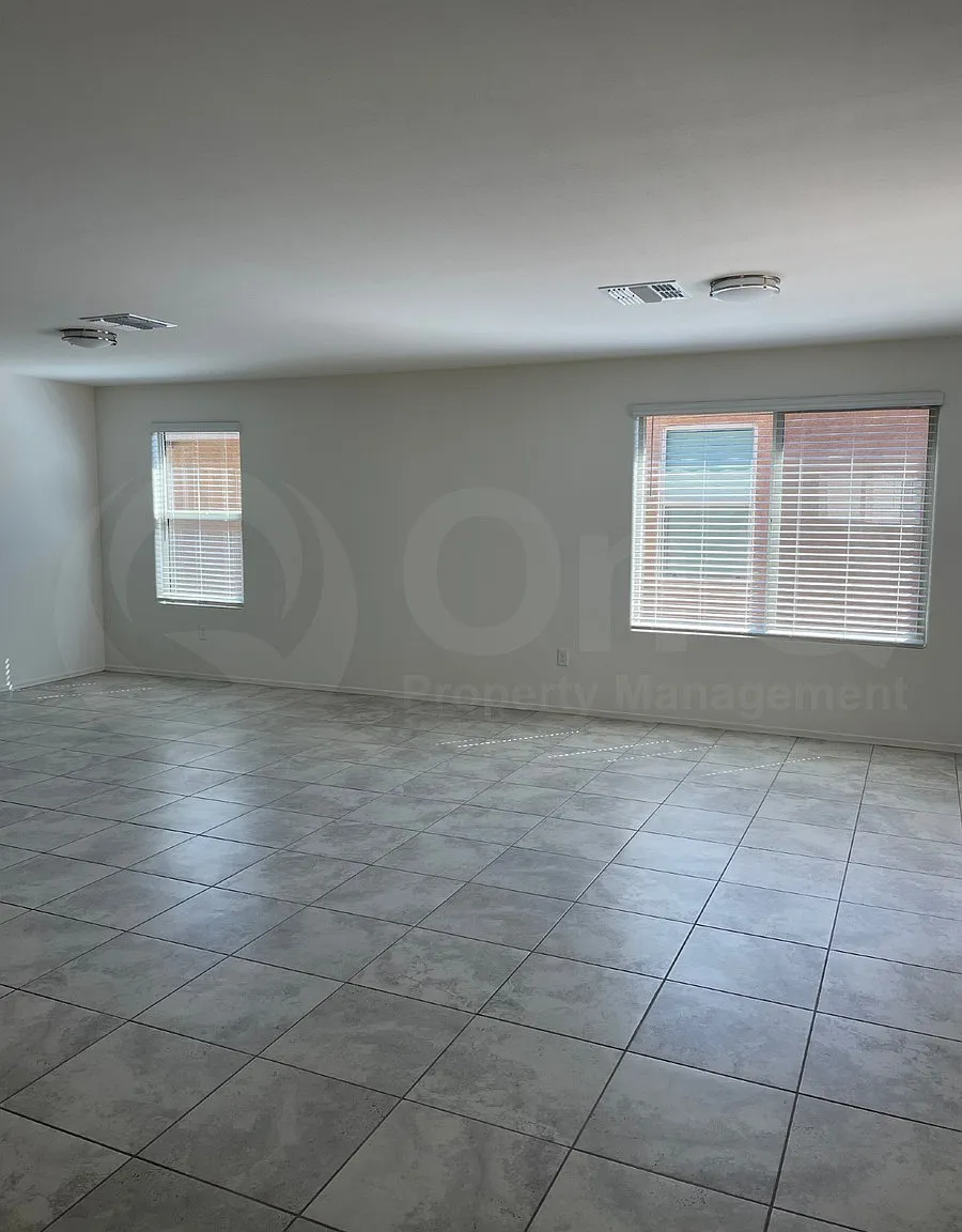 3 bed, 2.0 bath, 2022 sqft, $1,850 — Photo 3