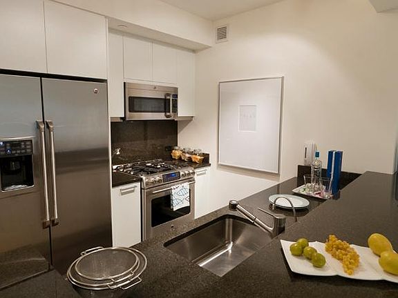 5th image of 330 W 39th St APT 17A