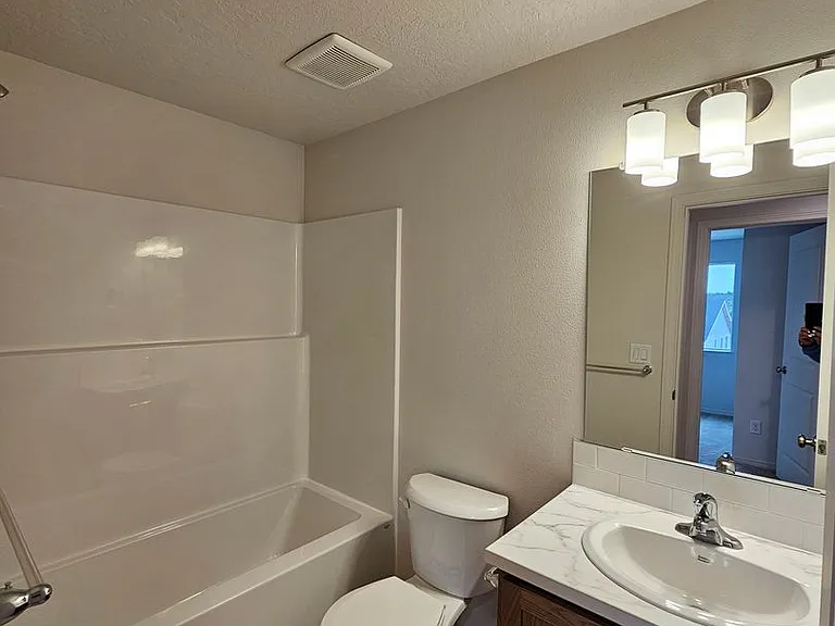 940 SE Starview Ave — Photo 5