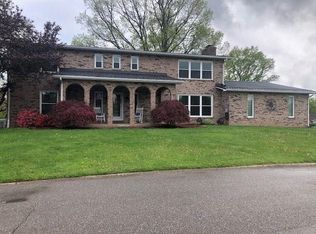 822 Donegal Dr E, Follansbee, WV 26037