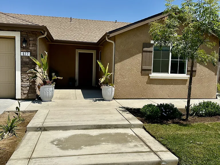 677 Country Pl — Photo 4