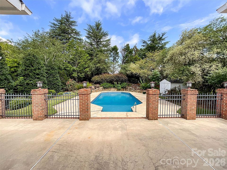 1st image of 7000 Royce Ct