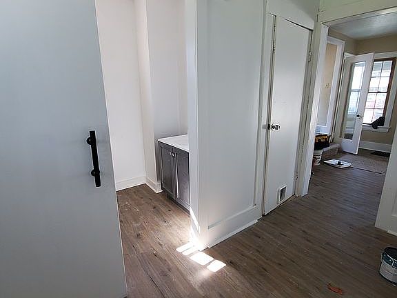 4th image of 1023 W 11th St