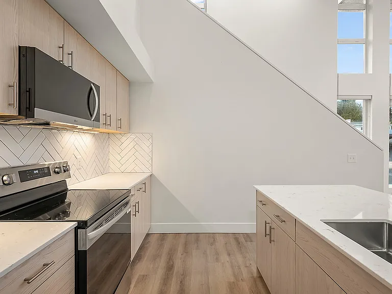Aviara — Photo 30
